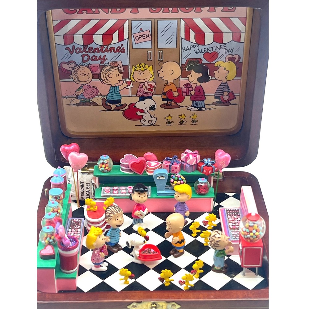 Danbury Mint Peanuts Gang Happy Valentines Day Music Box